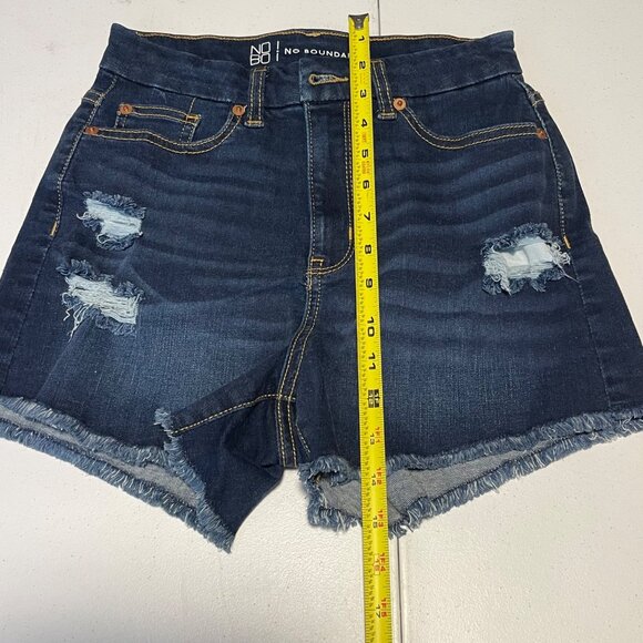 No Boundaries Distressed High-Waisted Denim Shorts With Frayed Hem Size 5 - Picture 8 of 10